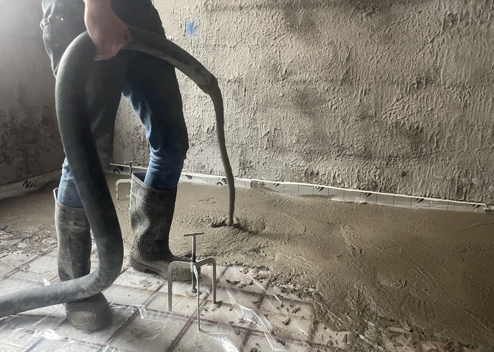 Liquid screed being pumped into place during installation, Munster